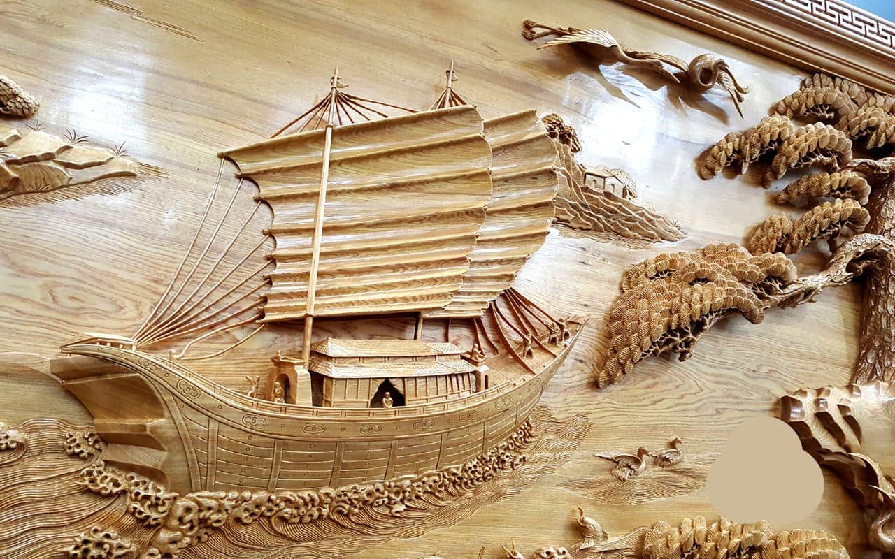Thuyền buồm phong thủy khắc gỗ